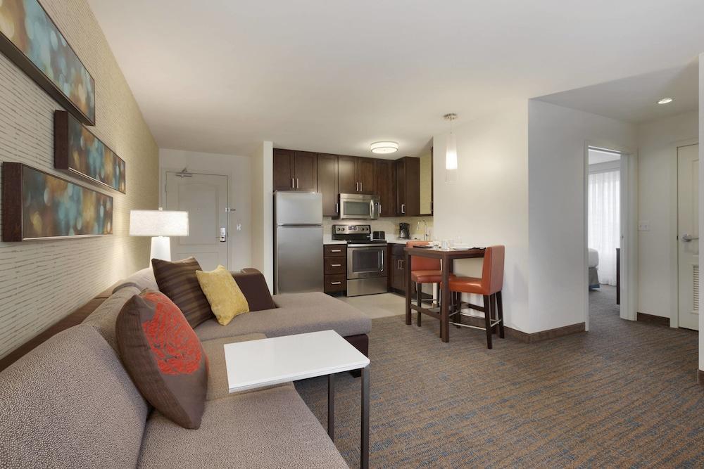 Hotel Springhill By Marriott 3*